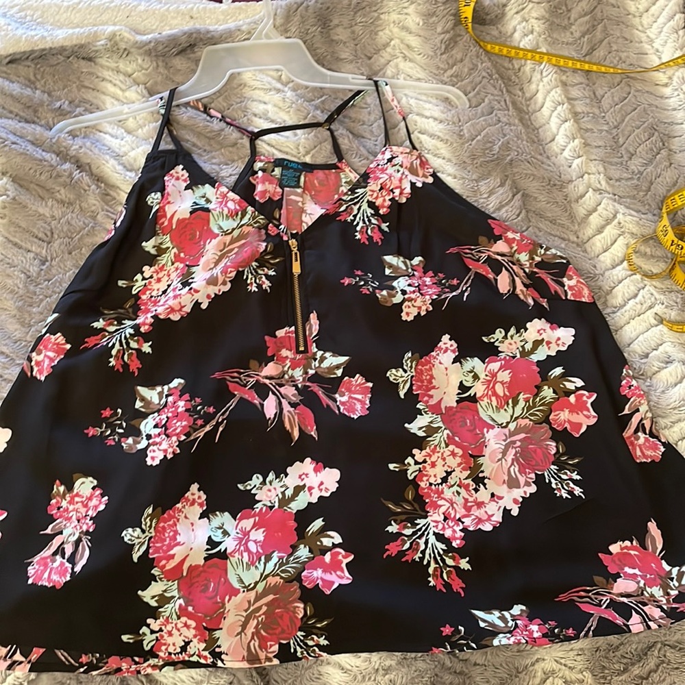 NWOT Rue+ Zip Up Vneck Floral Tank Top with Double-Straps, Size 2x